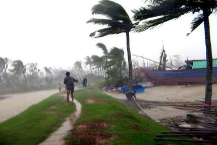 12 Tips On What To Do During Typhoon, Typhoon Sendong, Typhoon Sendong Mindanao, Typhoon Sendong Cagayan de Oro, Typhoon Sendong Iligan City, typhoon Bopha, Typhoon Pablo, Typhoon Pablo with International Name “Bopha"