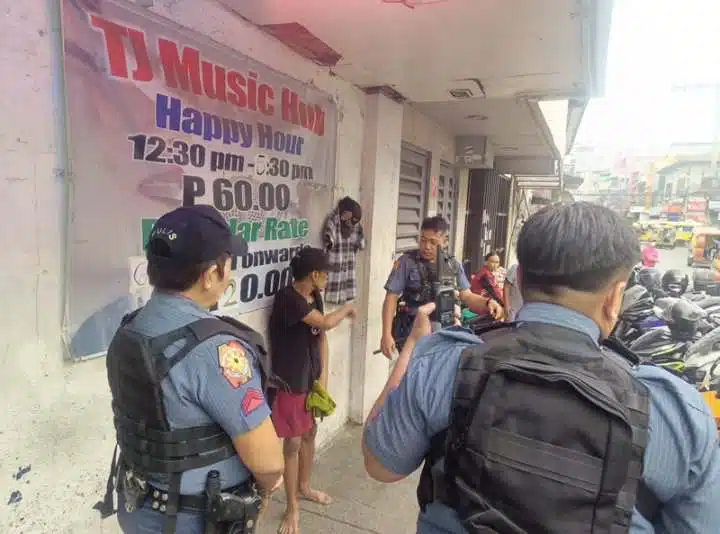 Cagayan de Oro police officers arrest stabbing suspect in Divisoria