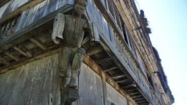 Wooden atlases or 'oti-ot' detail